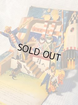 画像7: トップとタップ月ロケットにのる