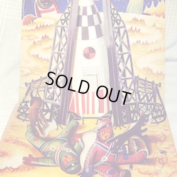 画像3: トップとタップ月ロケットにのる (3)